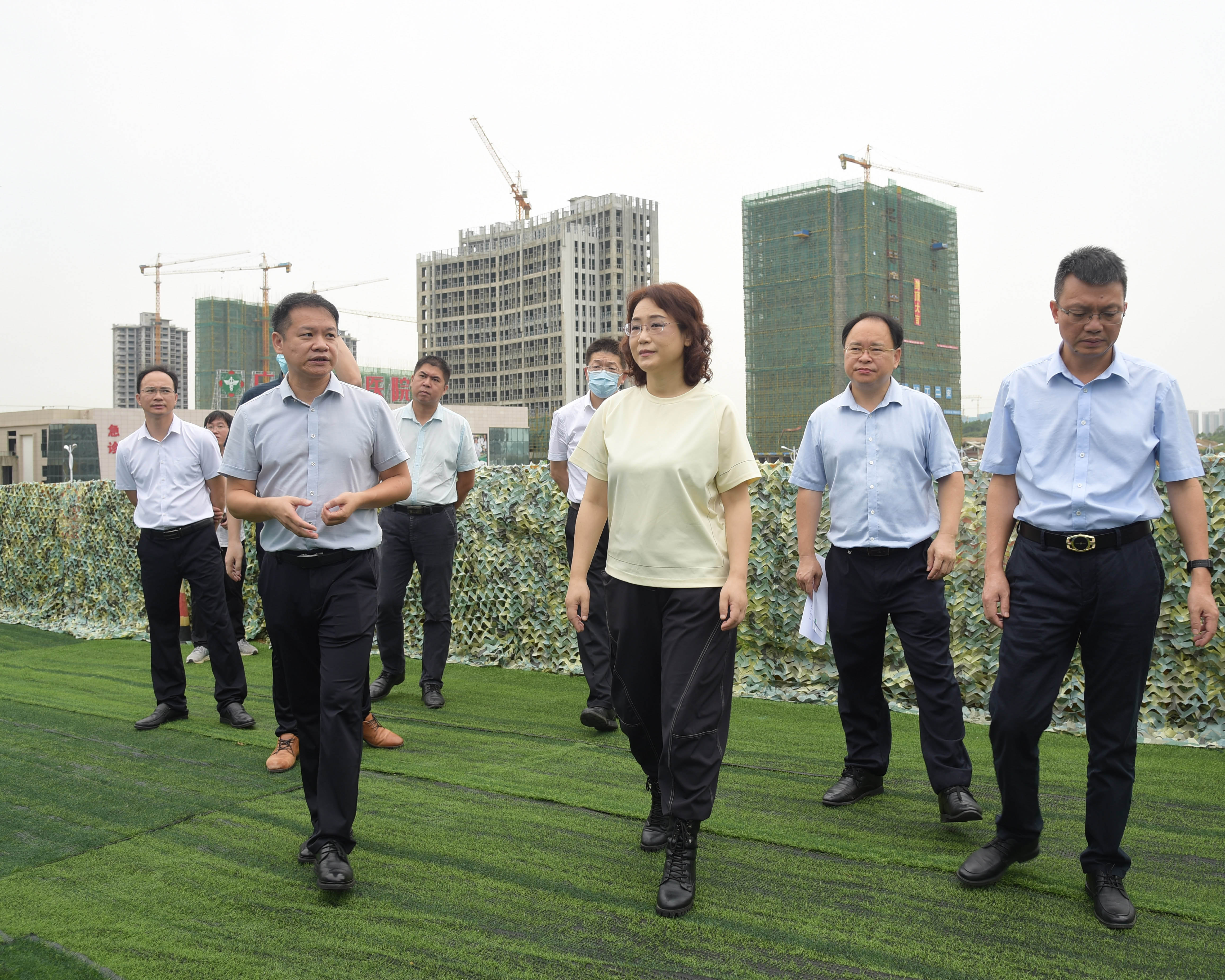 黄江率队调研国际医学开放试验区及重大项目建设情况