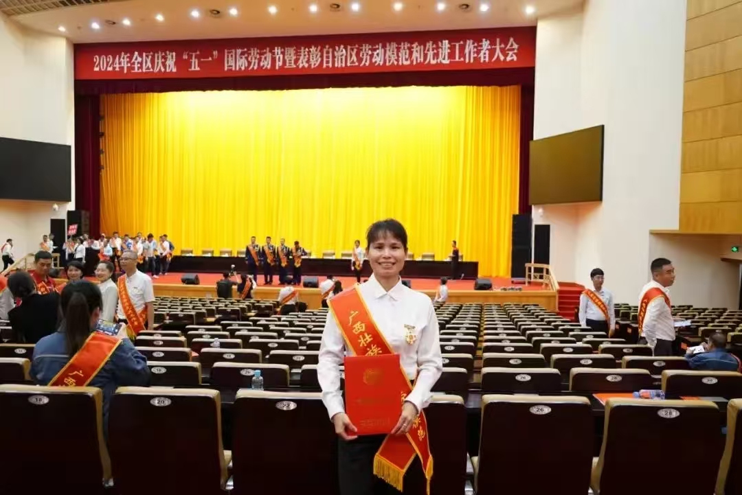 用青春守护美丽中国——自治区劳动模范廖雪英